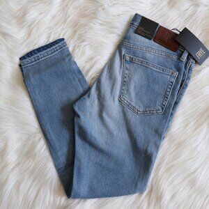 NEW FRYE Sienna Cropped Mid Rise Light Wash Jeans Size 26